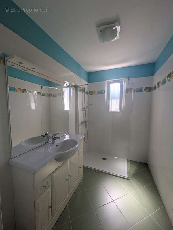 À découvrir sans tarder ! Belle maison familiale avec piscine   Saintes Rive Gauche - photo 9