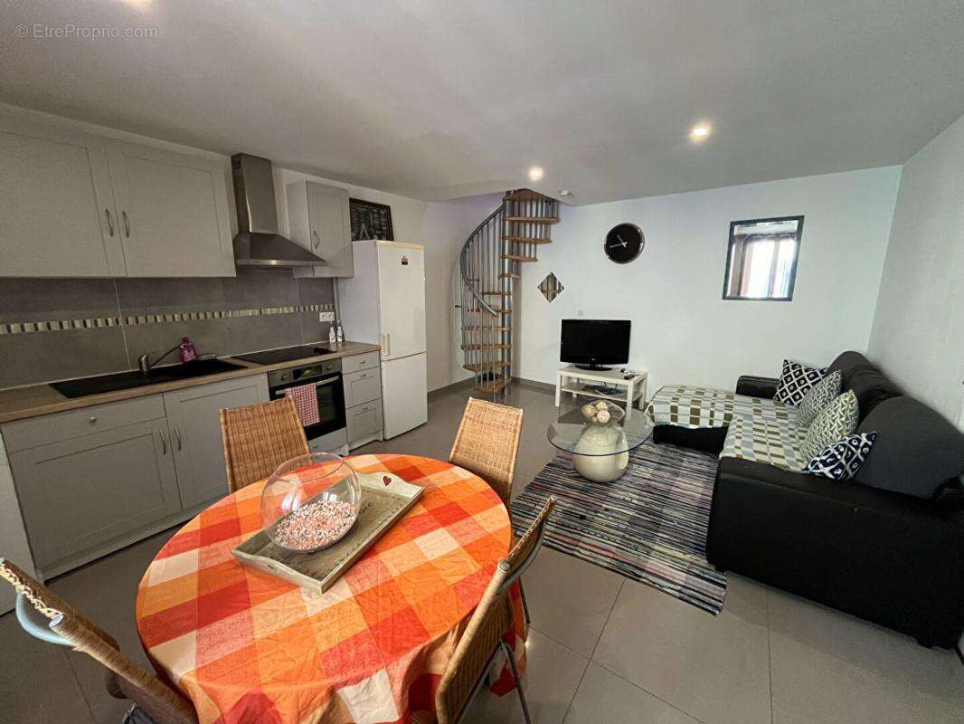 Appartement à COTIGNAC