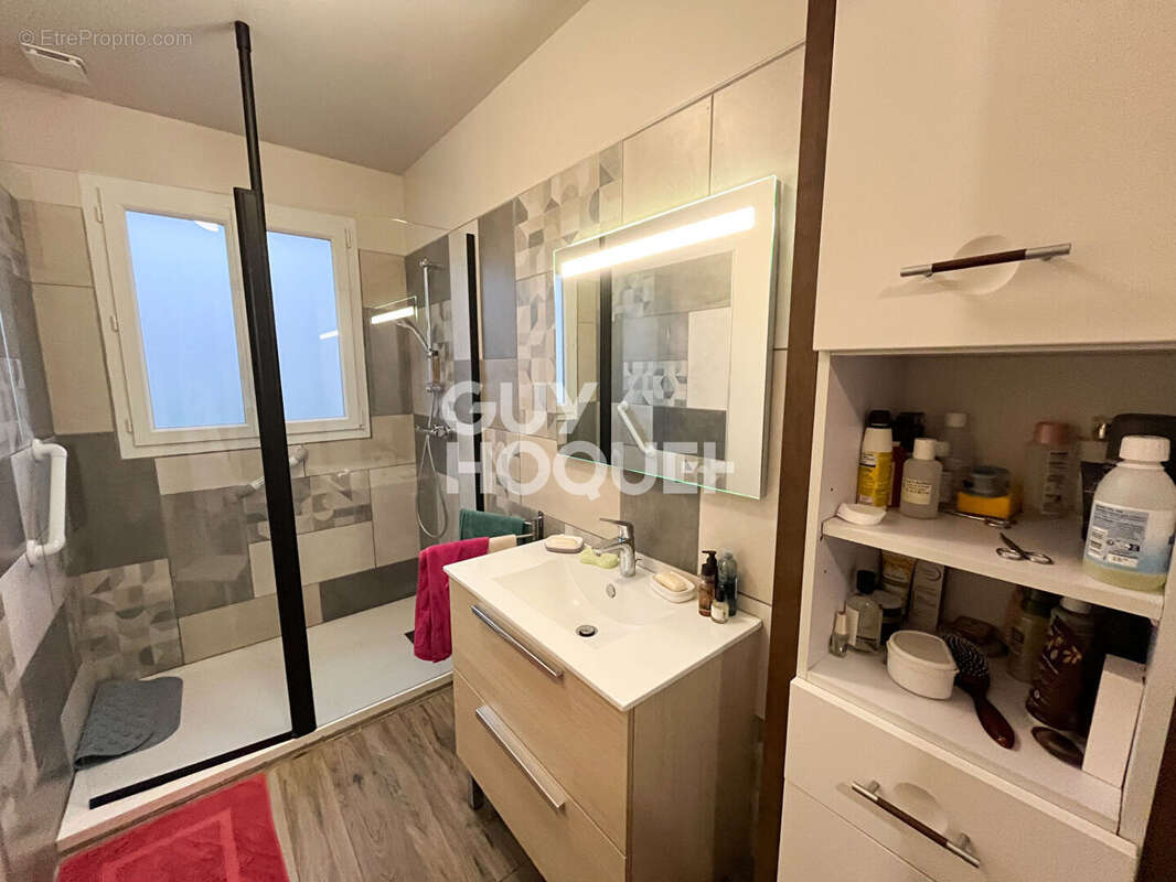 Maison à CONDE-SUR-NOIREAU