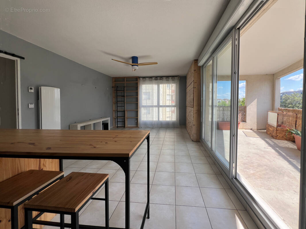 Appartement à LYON-8E