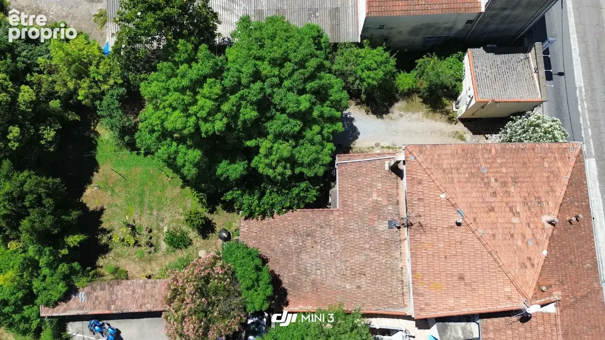 Immeuble avec commerce, appartement et terrain - photo 12