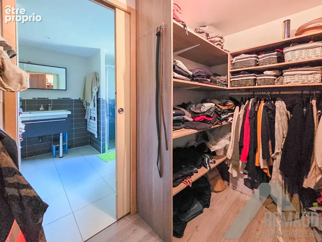 Grange Rénovée de 214 m² sur Terrain de 2973 m² - photo 7