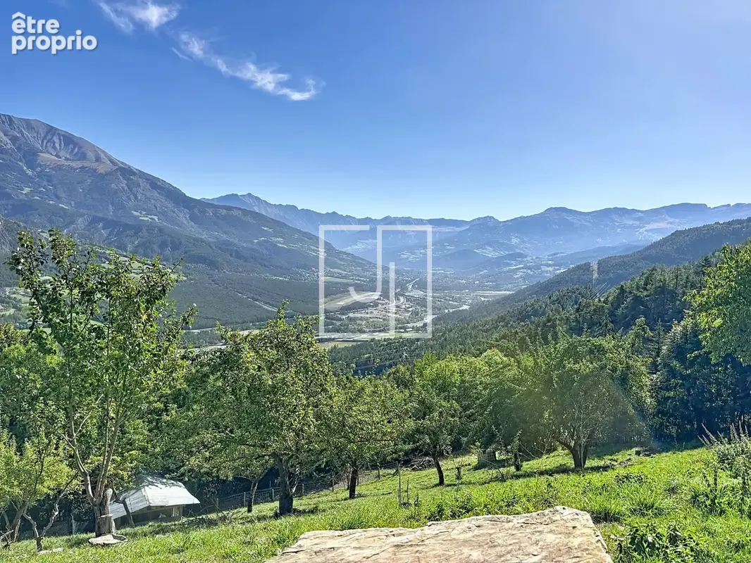 Ancien corps de ferme rénové avec dépendances et 3 400 m2 de terrain - photo 18