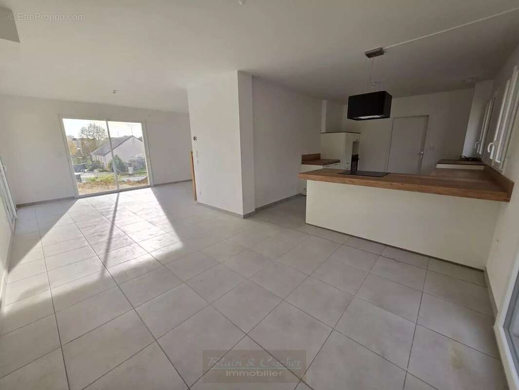 Maison à AMILLY
