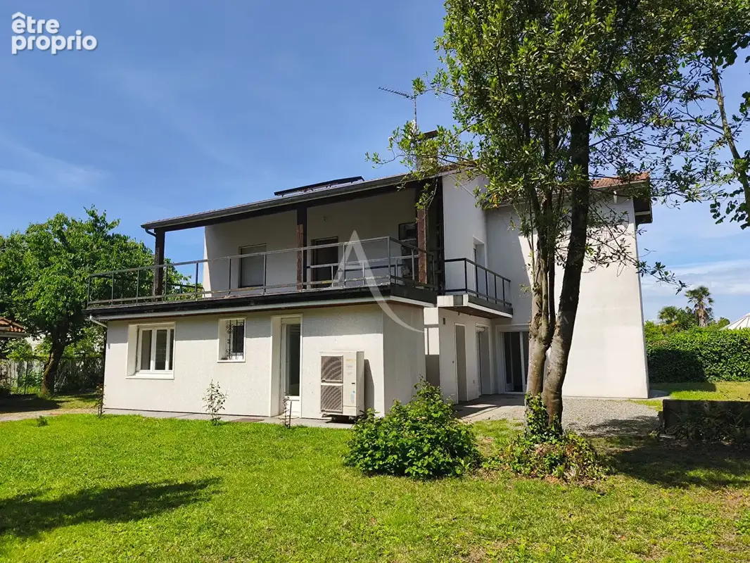 Maison PAU Nord / 6 chambres / 2 Logements indépendants / Terrain 941m2 - photo 1