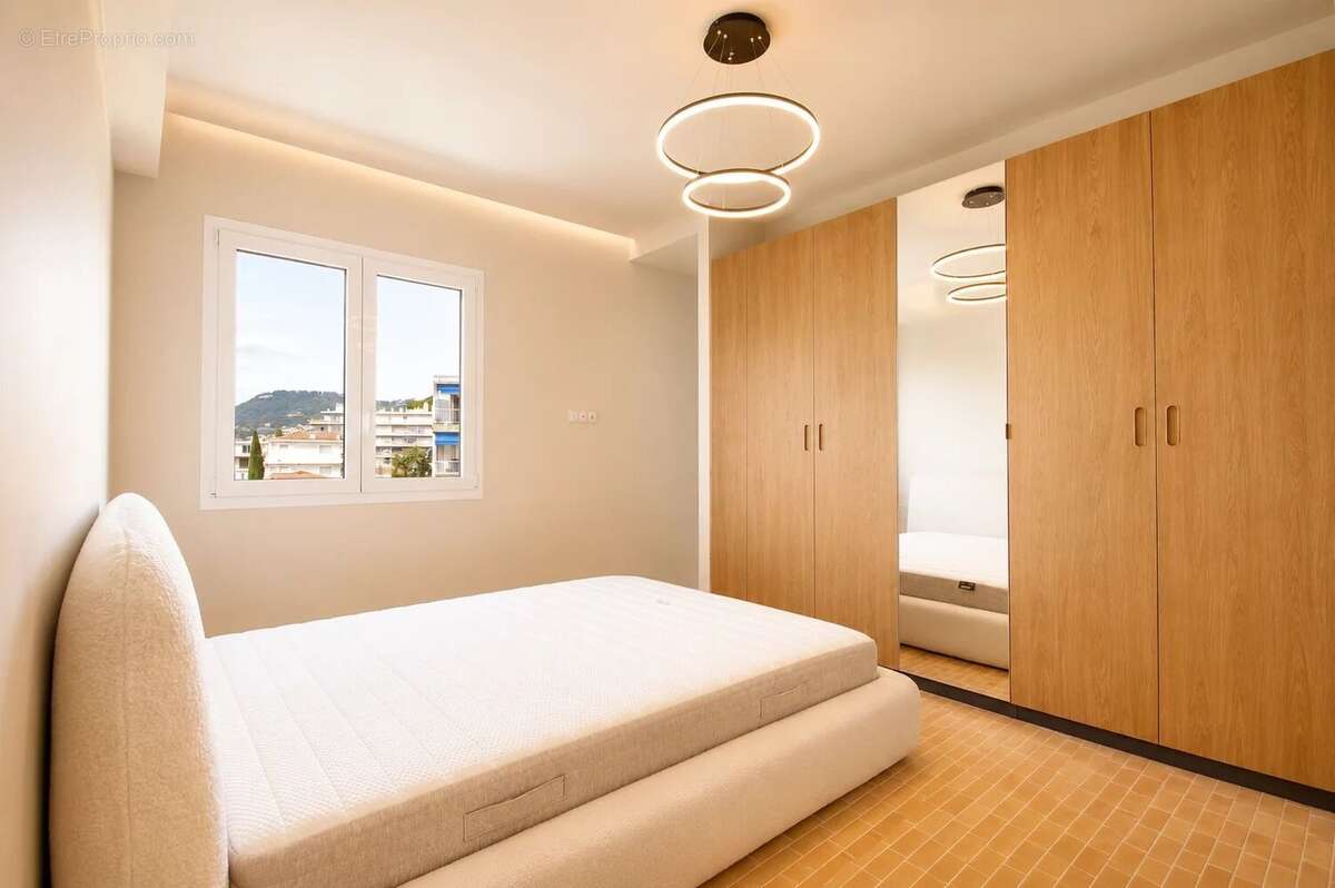 NICE "LE PORT" -  3P 77m² + 8m² Terrasse  Vue MER  Parking + Cave - photo 7