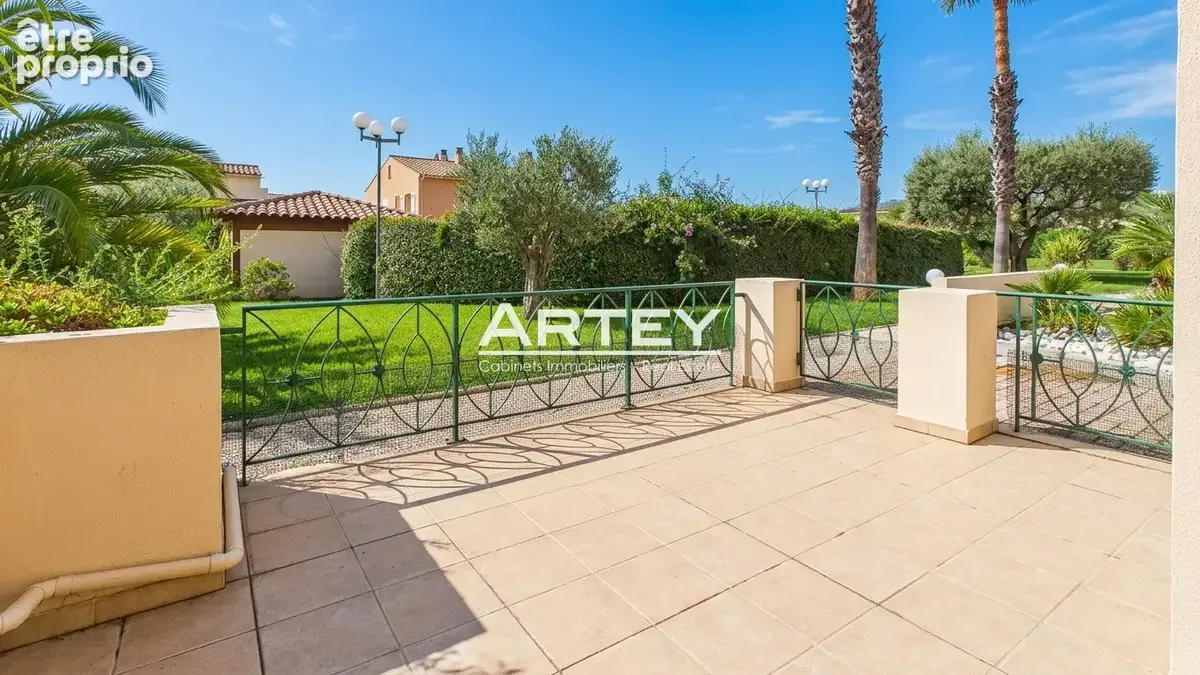 Appartement 2 pièces avec grande terrasse, garage et piscine - photo 3