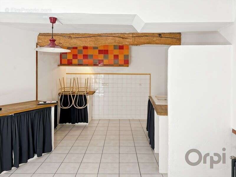Centre historique de LECTOURE, maison de ville habitable avec petit extérieur à aménager - photo 3