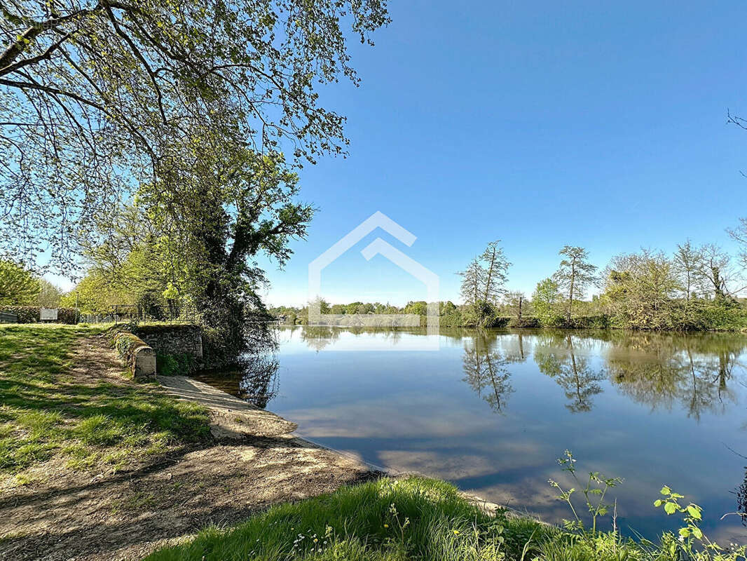Maison à SAINT-MEDARD-DE-GUIZIERES