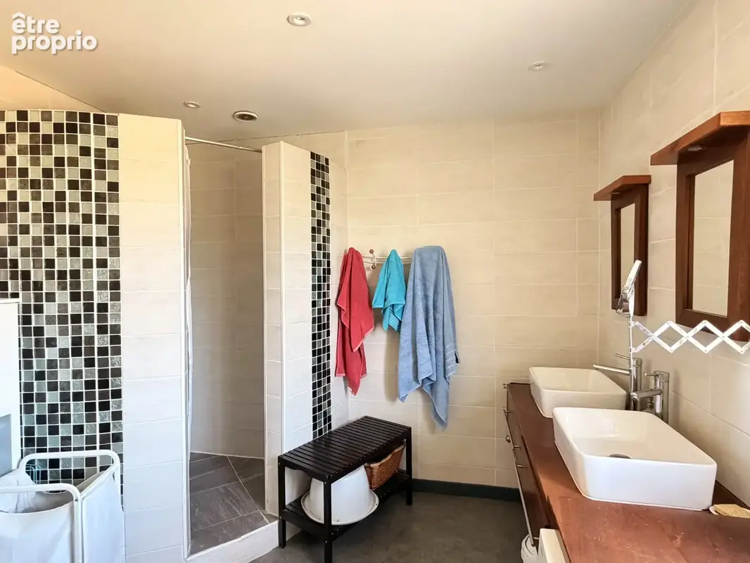 Propriété de 3 appartements dont 2 en gîtes de France, piscine et parking - photo 8