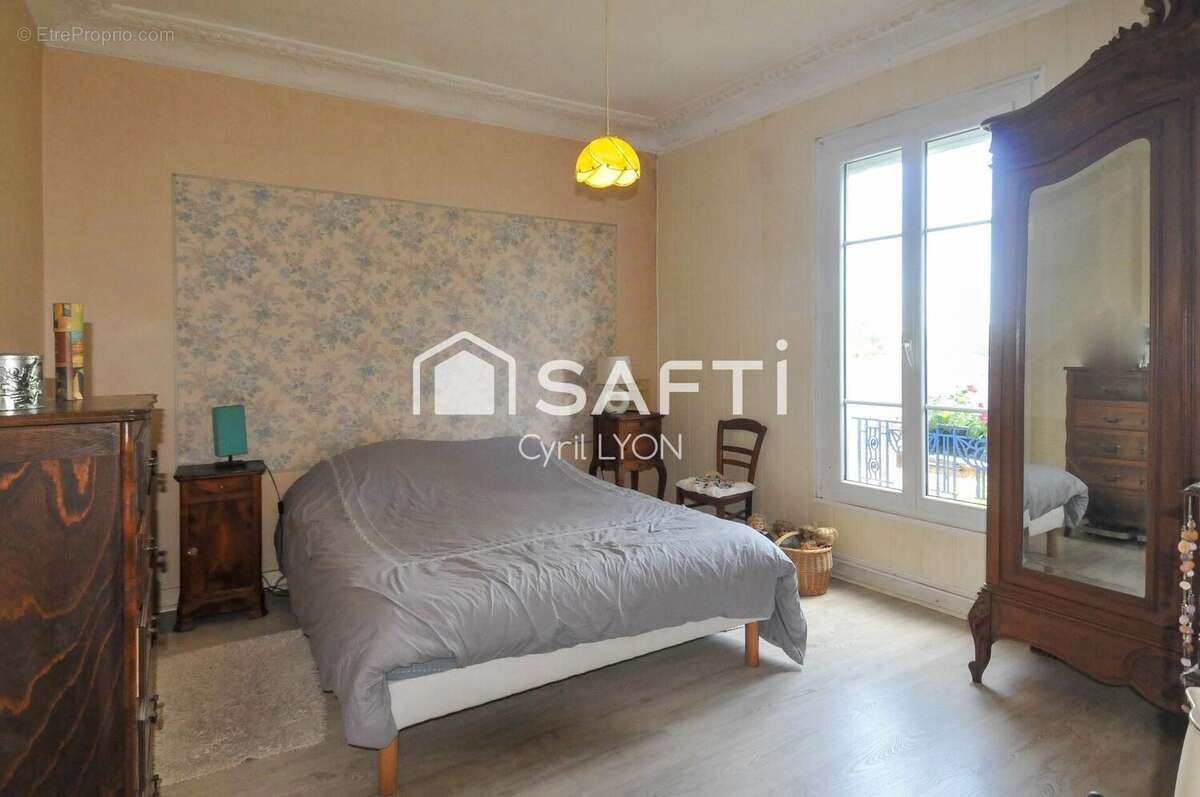 Maison 144 m² à Saint-Clement-Des-Levees  - photo 7