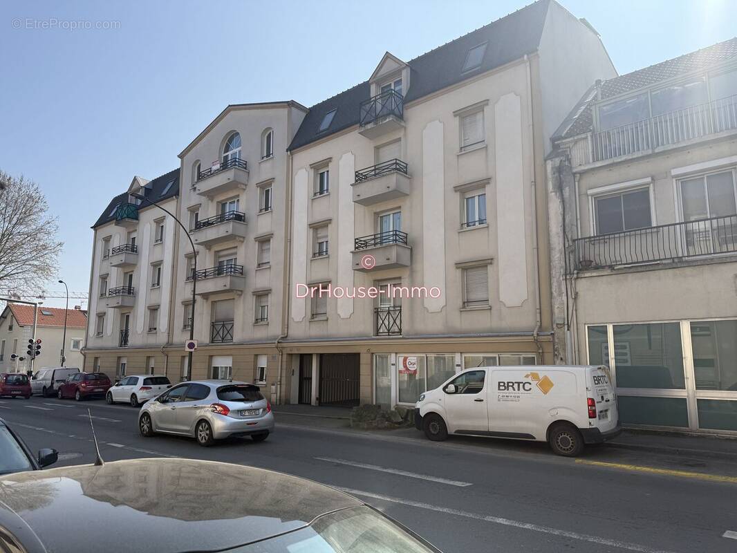 Appartement à VAUJOURS