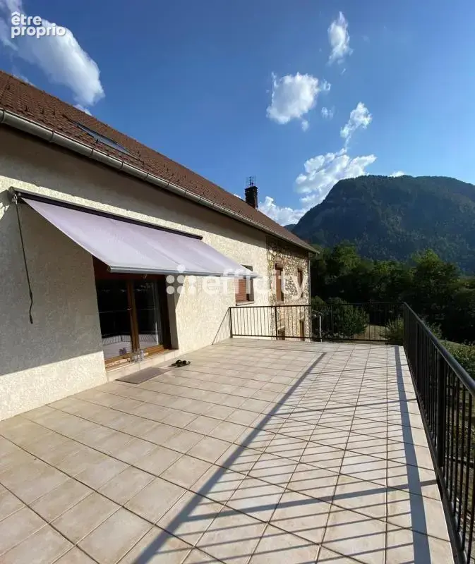 Maison 13 pièces 236 m² à vendre à Saint-Laurent-Du-Pont (38380) - photo 3