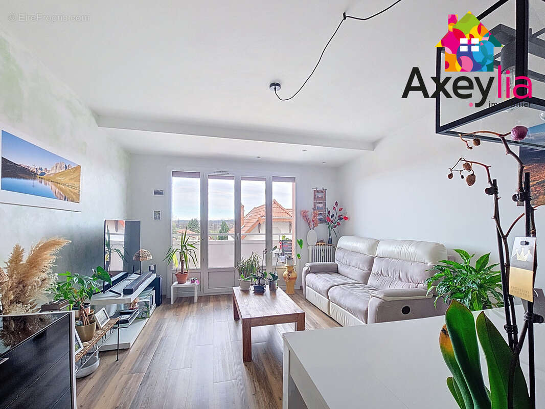 Appartement à LE COTEAU