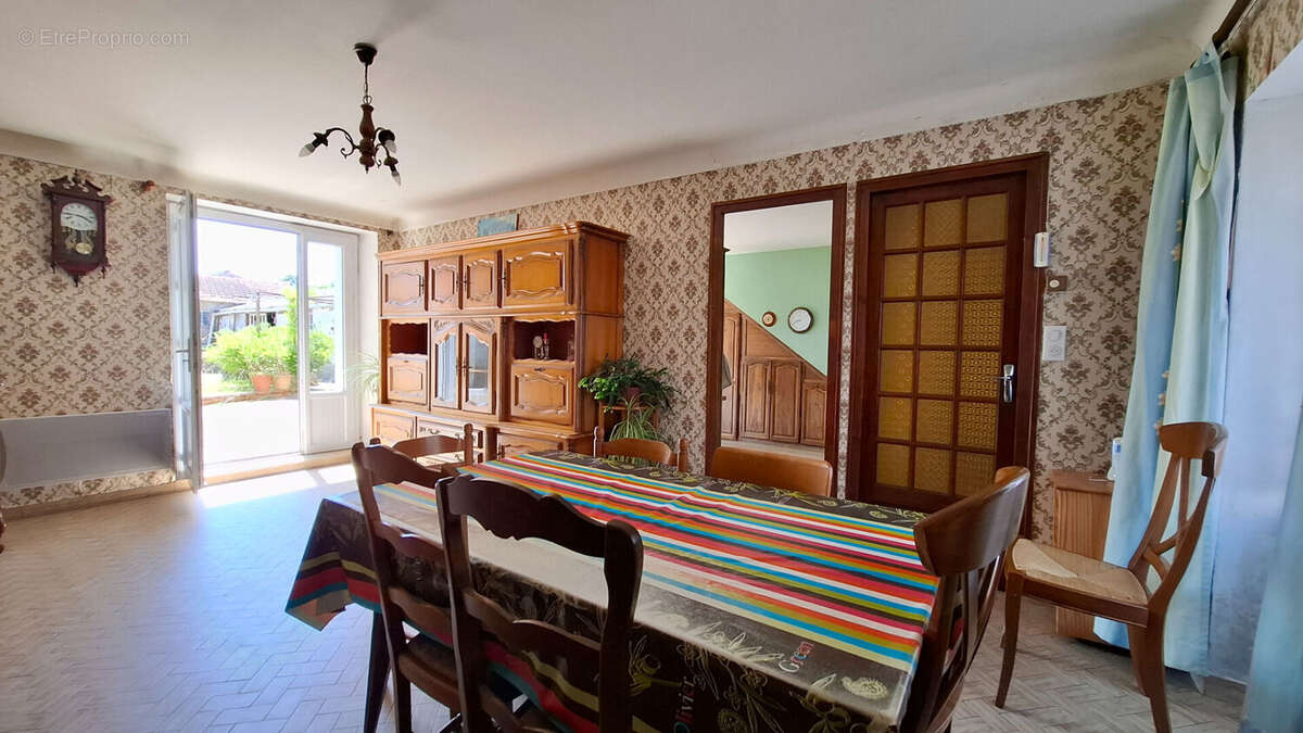 Grande maison familiale, 4 chambres, garage et dépendances. - photo 3