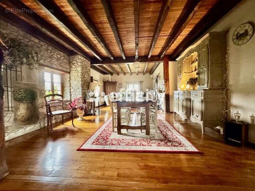 Maison à SAINT-REMY-SUR-DUROLLE