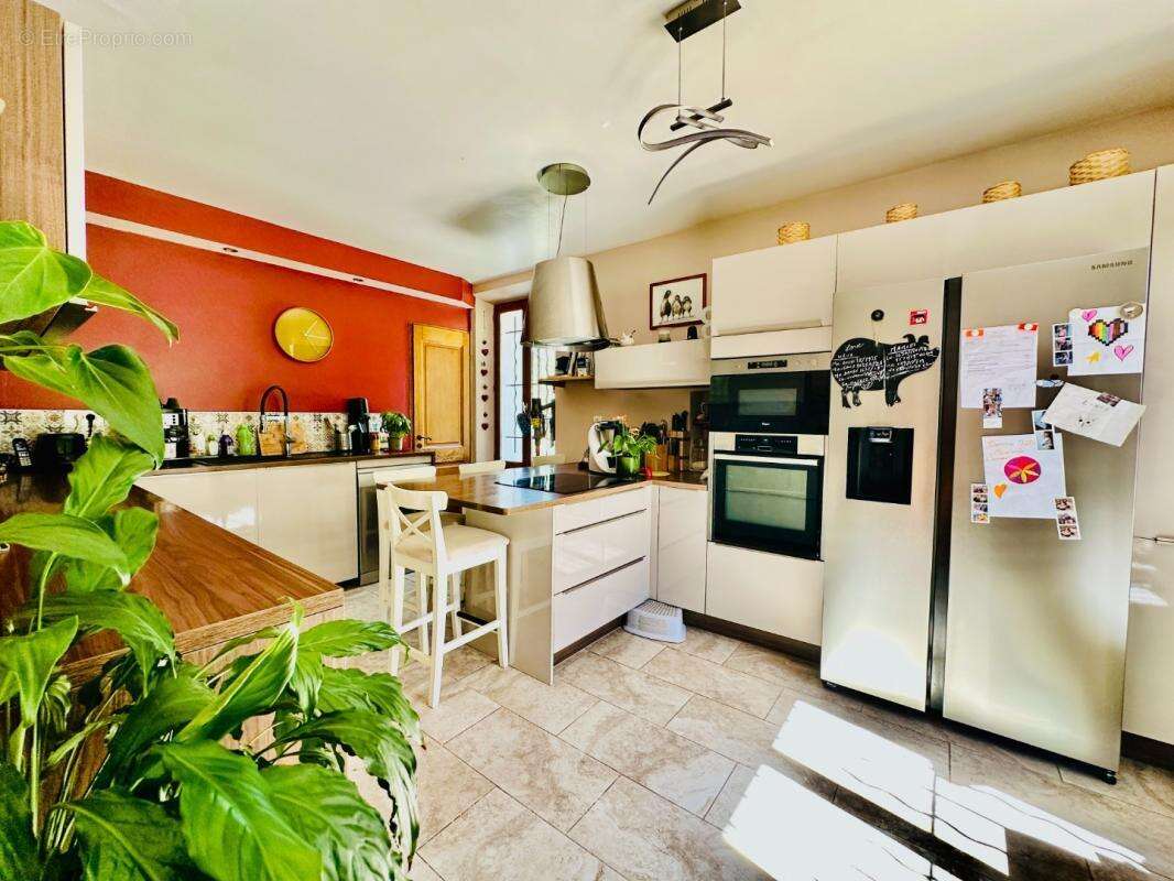 Maison à LE PUY-SAINTE-REPARADE