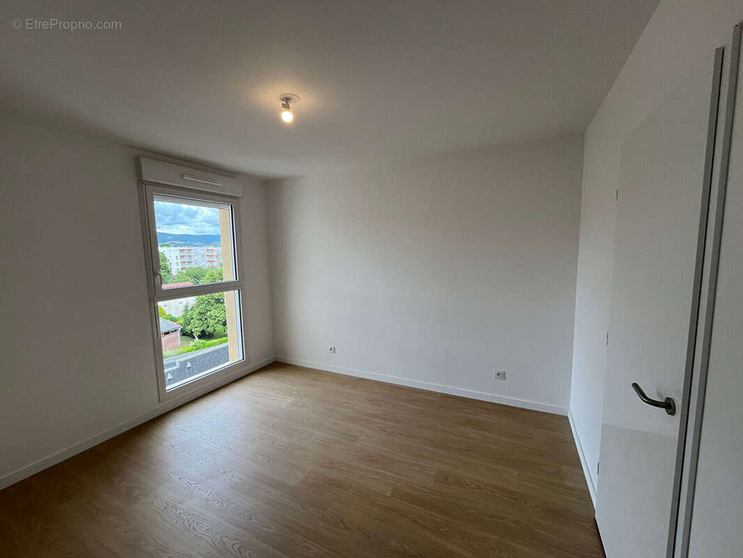 Dernier étage T3 avec balcon  et stationnement privatif à Clermont Ferrand - photo 5