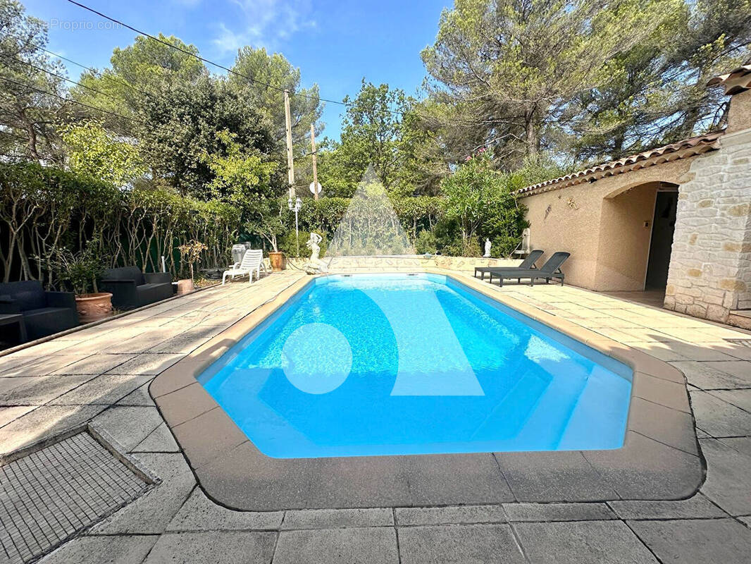 Maison à LA TOUR-D&#039;AIGUES