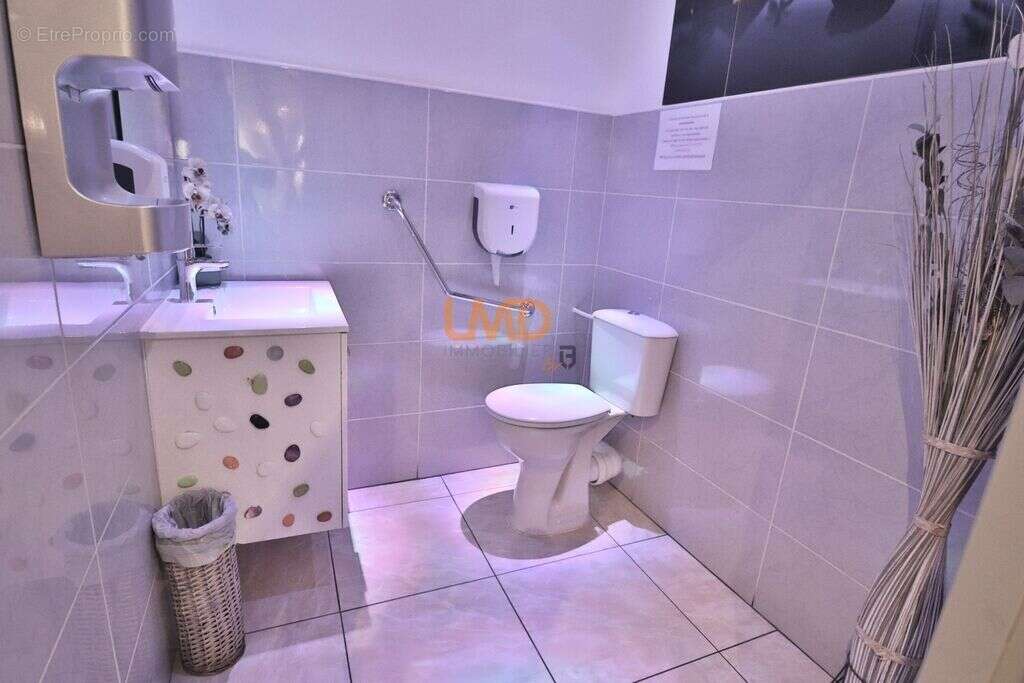 Commerce à SAINT-MAXIMIN-LA-SAINTE-BAUME