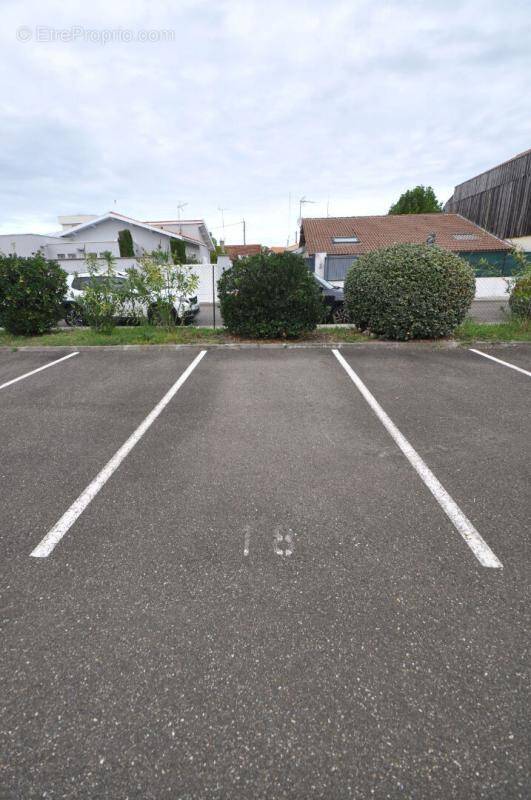 Parking à LA TESTE-DE-BUCH