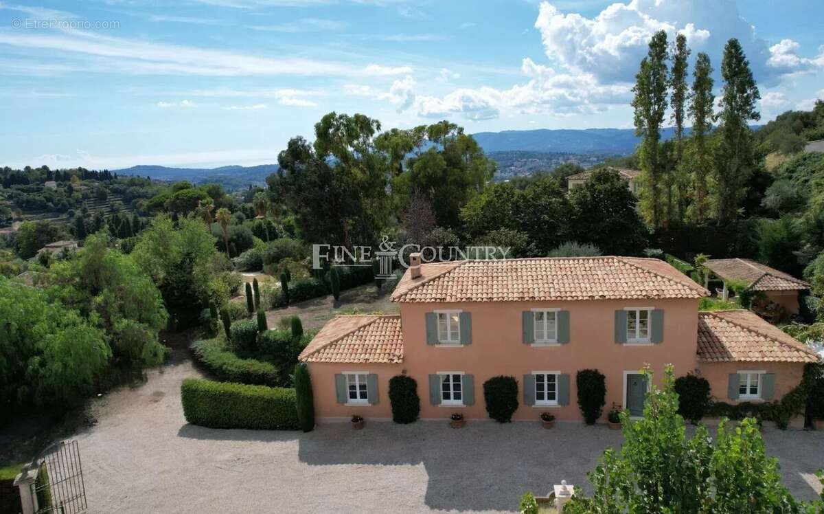 Maison à CHATEAUNEUF-GRASSE