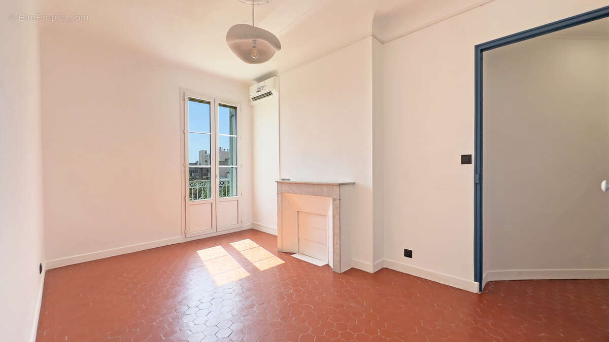 Appartement de caractère haussmannien au cœur de Hyères - photo 4
