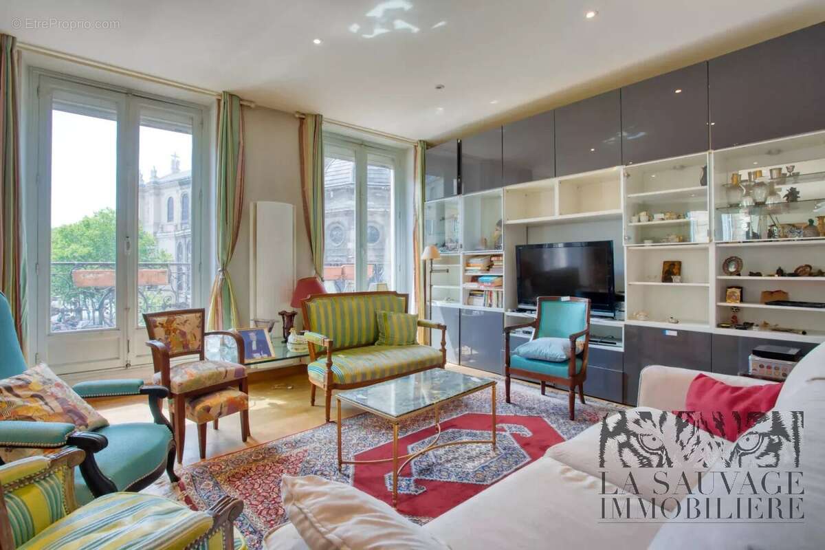 Appartement à PARIS-8E