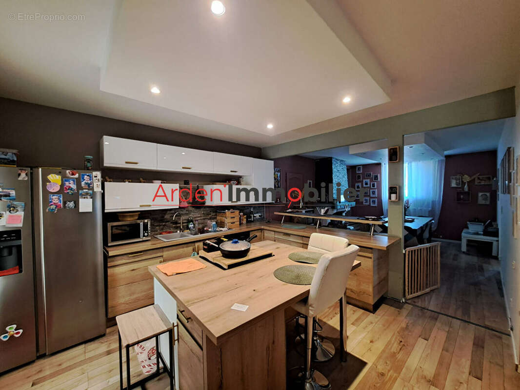 Maison 9 pièces à vendre à Chappes - 173,60 m² sur terrain de 680 m² - photo 9