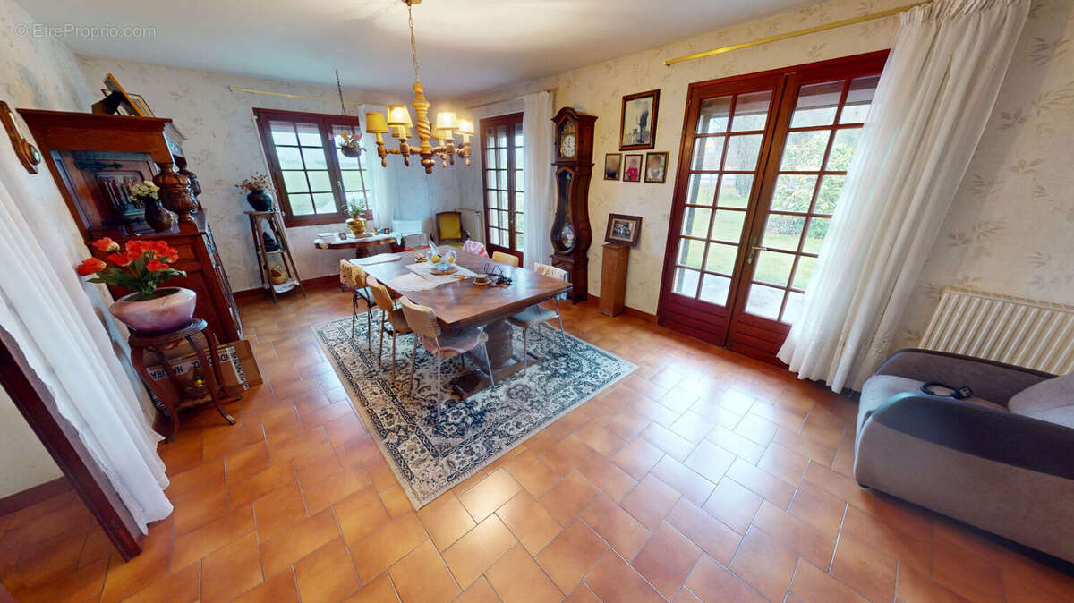 Maison à NOYERS-BOCAGE