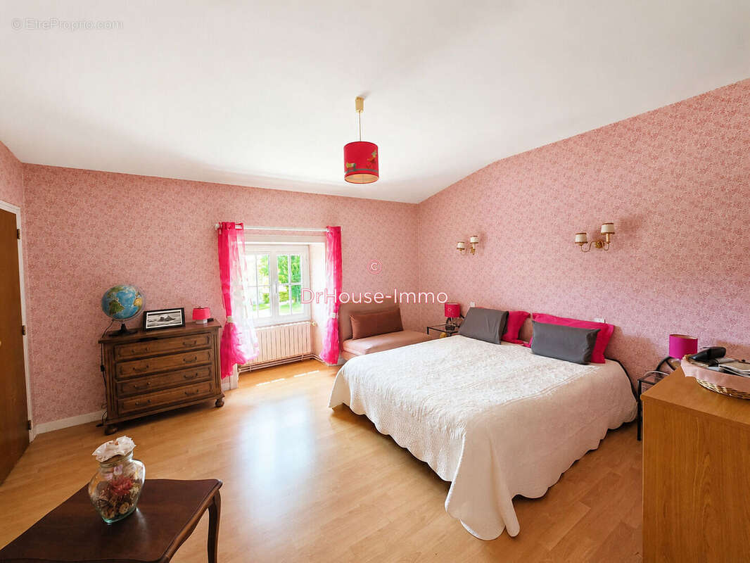 Maison 268 m² à Cherveux  - photo 14