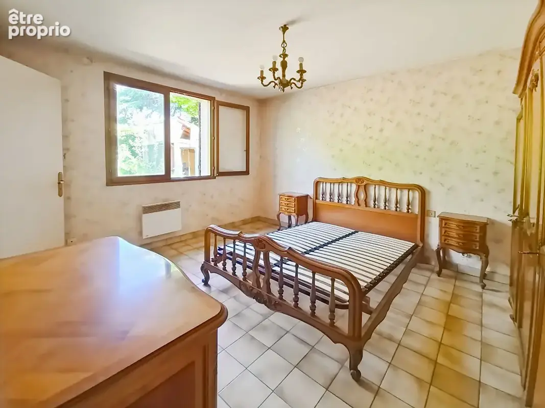 VDO-Vieux Bourg -5 pcs--3/4 Chambres- (+ de 251 m2) Piscine-S/sol Total-Terrain; 600m2 - photo 7