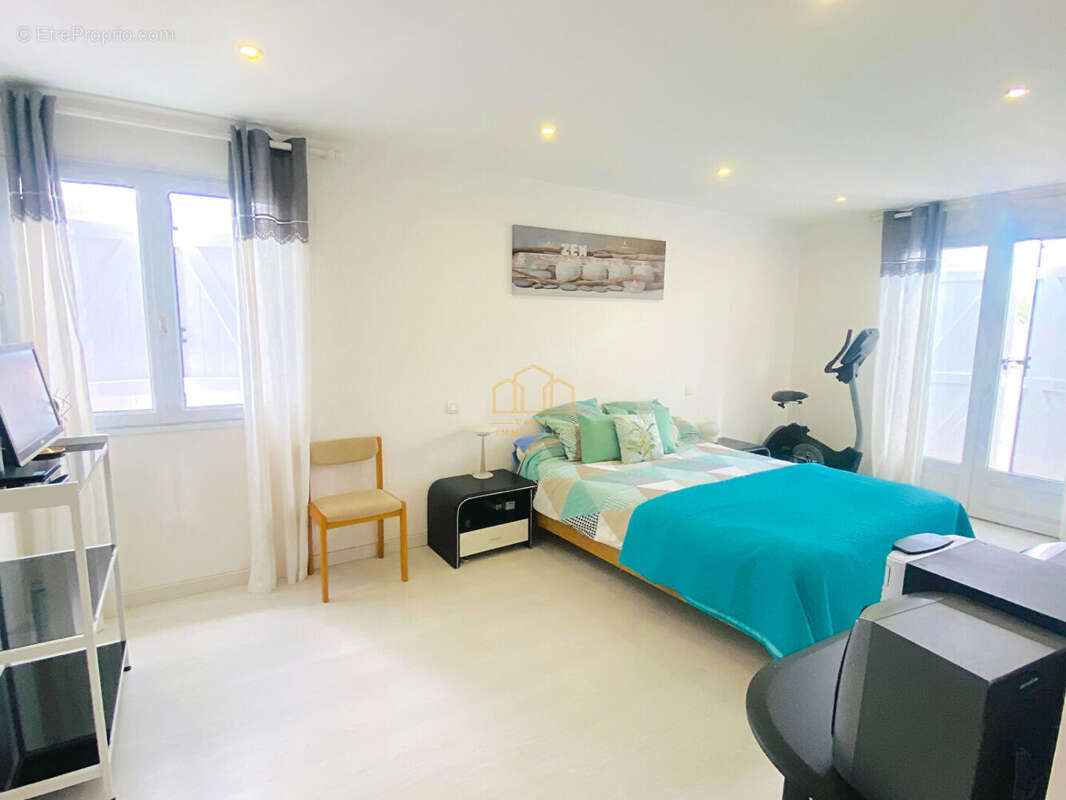 Maison à vendre 208m2 sur grand terrain au calme à Gujan-Mestras - photo 15