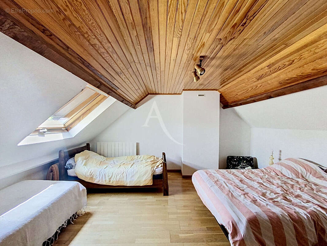 Maison à MONTREUIL-JUIGNE