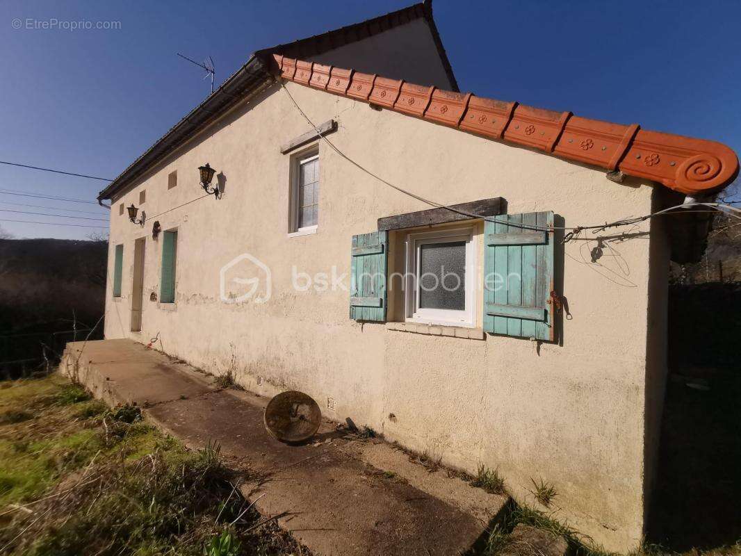 Grande maison en pierres à rénover - Terrain & dépendances - photo 2