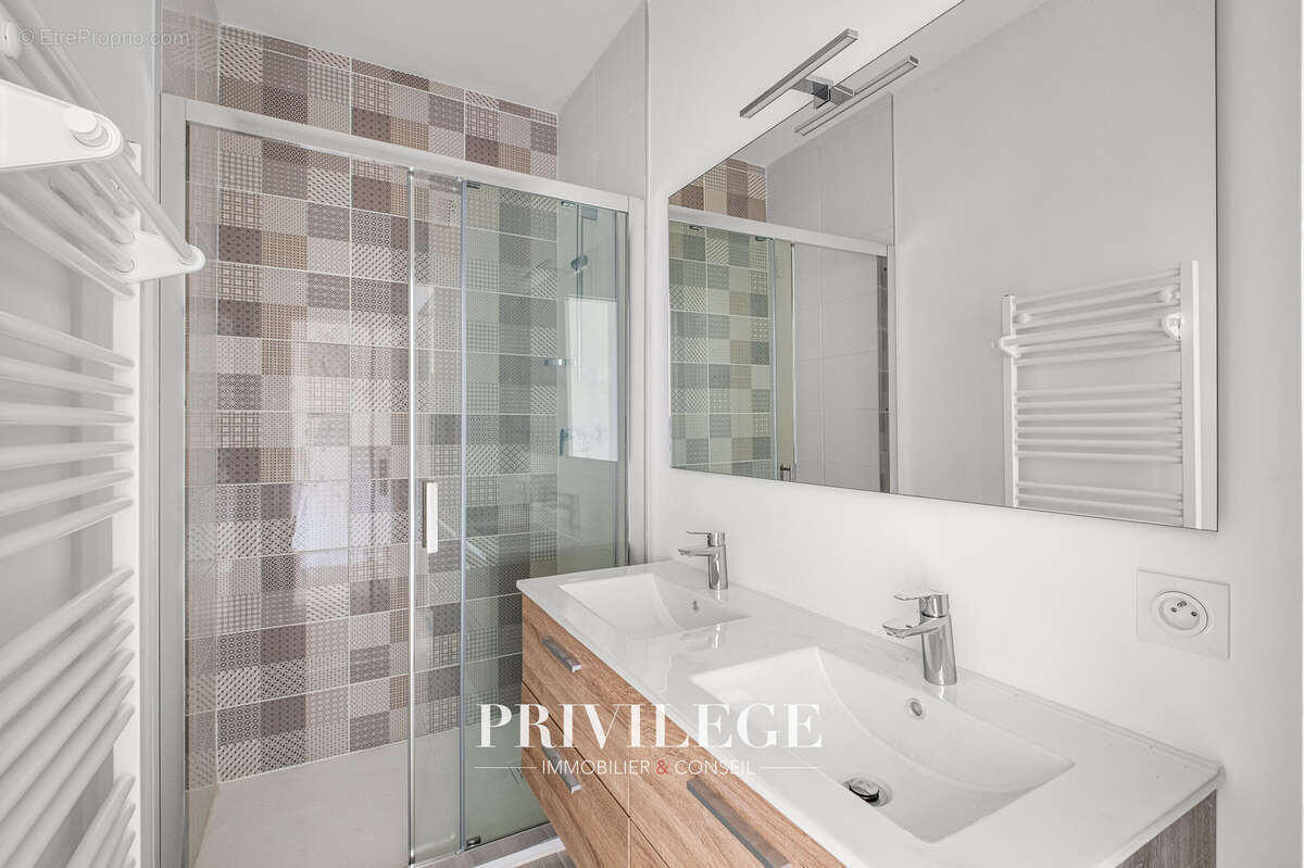 Appartement à CHARBONNIERES-LES-BAINS