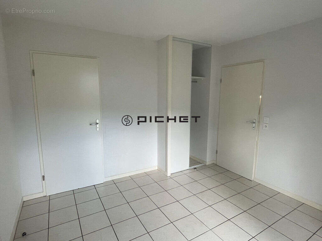 Appartement à SAINT-JEAN-D'ILLAC