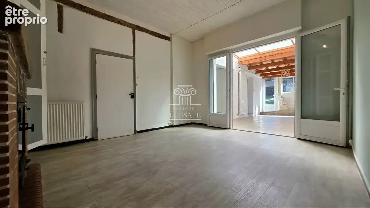 Maison de ville en hyper-centre avec jardin et 2 garages ! - photo 2