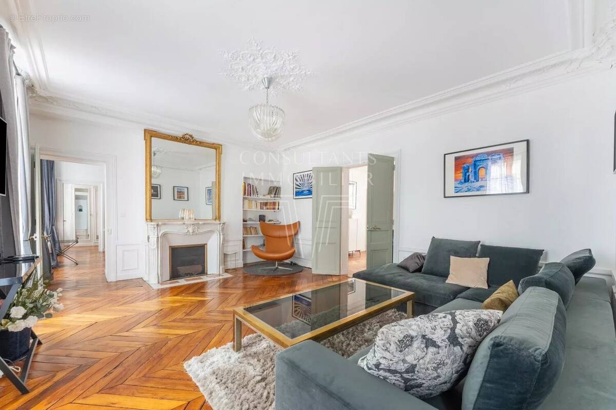 Appartement à PARIS-7E