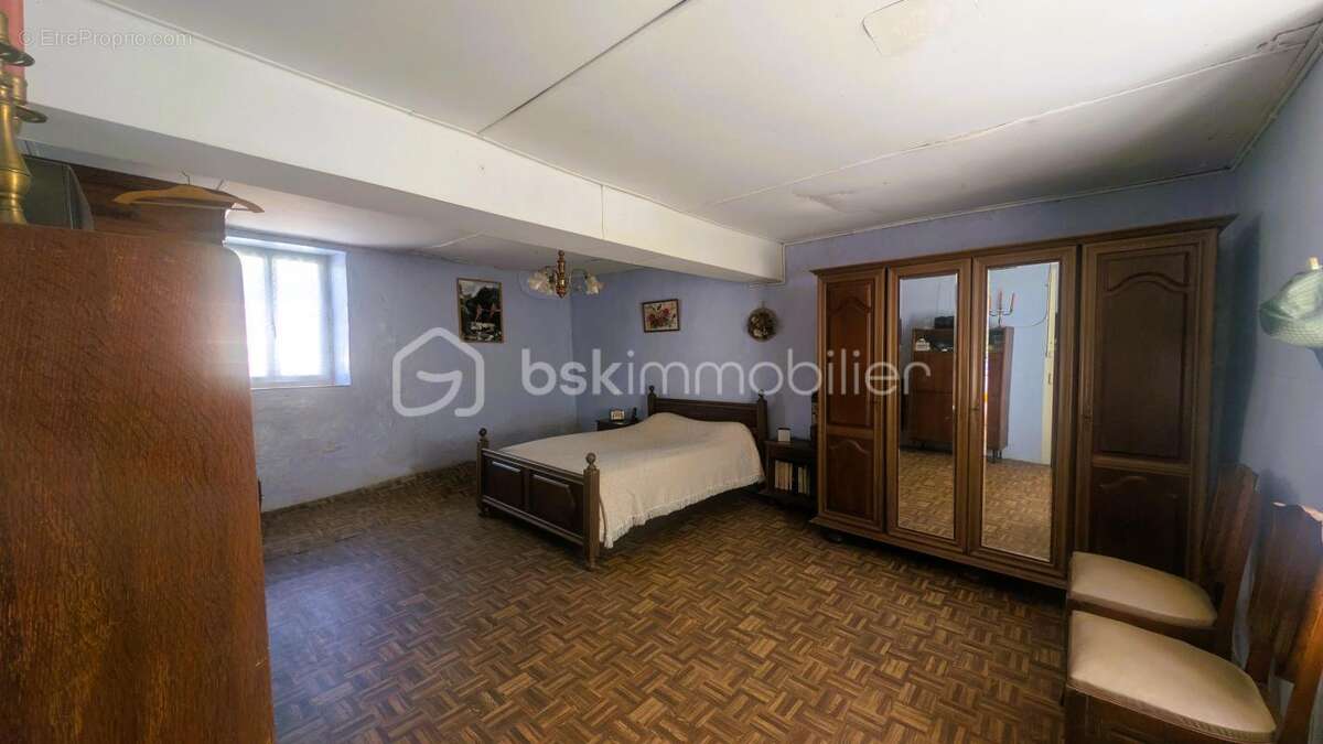 Maison à rénover avec nombreuses dépendances - photo 8