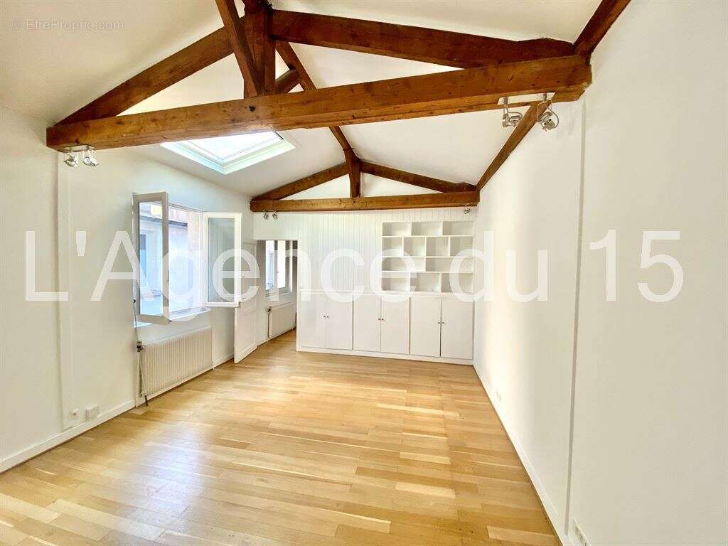 Appartement à PARIS-15E