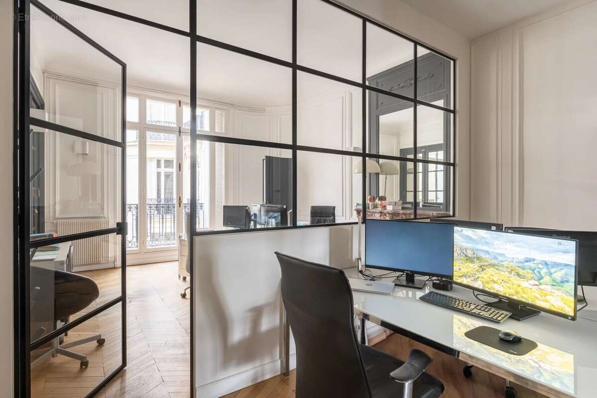 Commerce à PARIS-16E