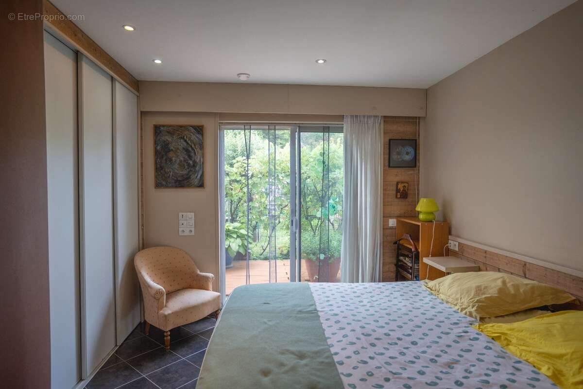 Maison de plain-pied à vendre 5 pièces VENISSIEUX (69) - photo 7