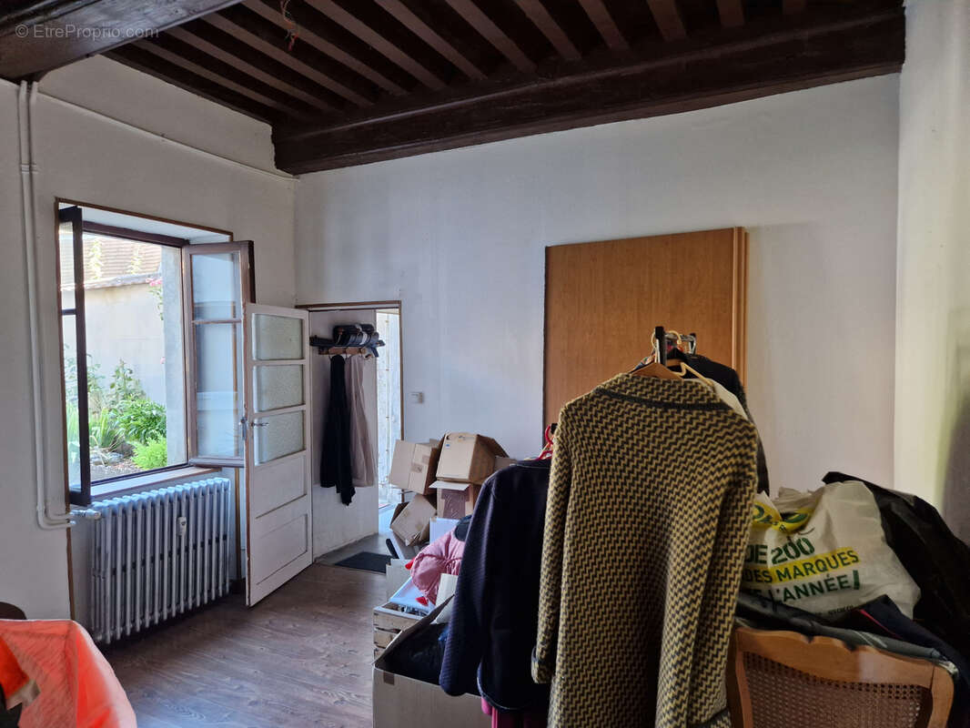 AUTUN - idéal investisseur - immeuble composé de 3 appartements, avec dépendances et cour - photo 6