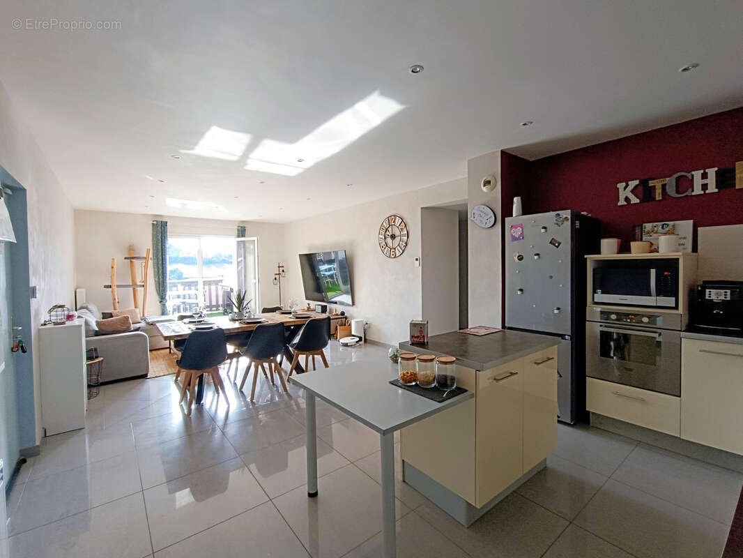 Appartement à SAINT-VICTOR-MALESCOURS