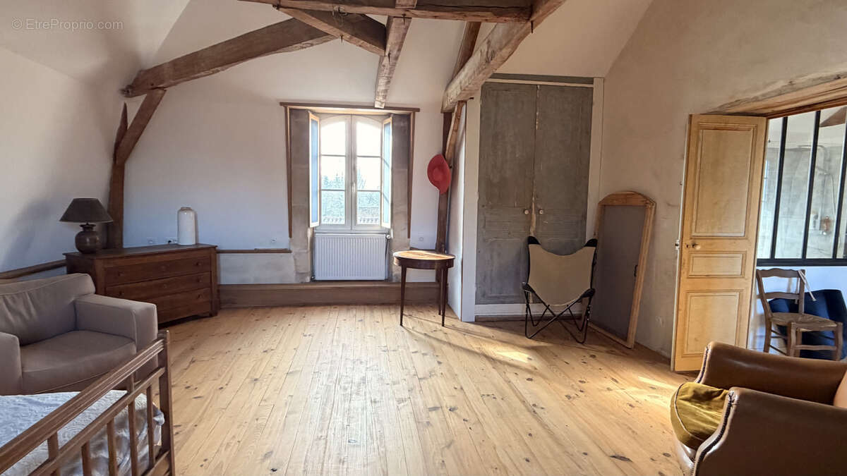 Maison à SAINT-JEAN-D'ANGELY