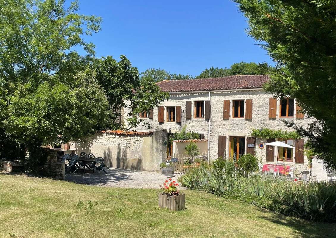 Maison à SAINT-PIERRE-DE-JUILLERS