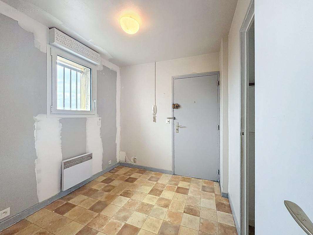 T2 45 m² au Rez de chaussée avec aperçu mer à rénover - photo 5