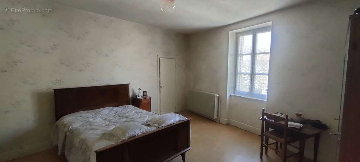 Maison à SAINT-BONNET-DE-JOUX