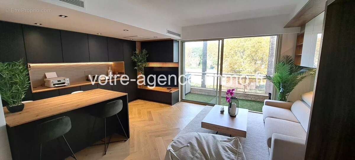 Appartement à SAINT-LAURENT-DU-VAR